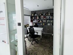 Gateway East (D7), Office #551952551